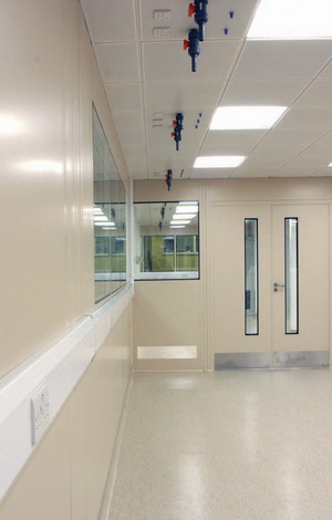 Fireproof partitions with glazing